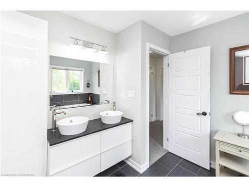 67 Larry Crescent, Caledonia, ON - Indoor Photo Showing Bathroom