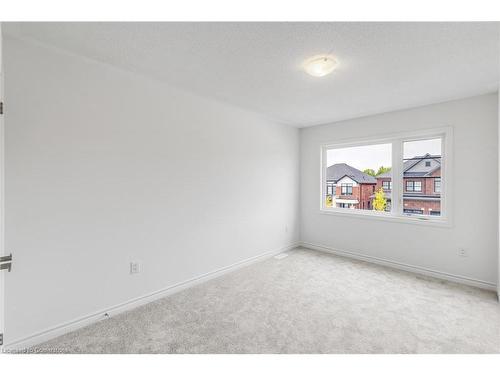 17 Daffodil Road, Springwater, ON - Indoor Photo Showing Other Room