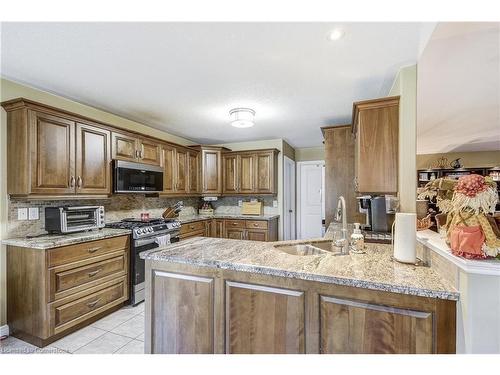 118 Dunrobin Drive Drive, Caledonia, ON - Indoor Photo Showing Kitchen