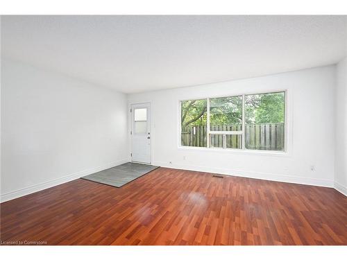 250 San Francisco Avenue, Hamilton, ON - Indoor Photo Showing Other Room