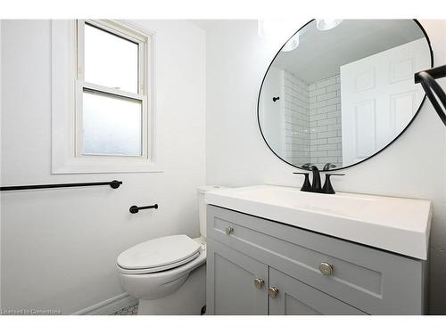 250 San Francisco Avenue, Hamilton, ON - Indoor Photo Showing Bathroom