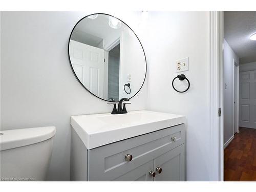 250 San Francisco Avenue, Hamilton, ON - Indoor Photo Showing Bathroom