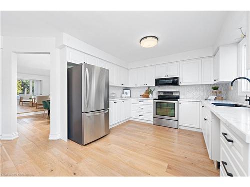 385 Kerman Avenue, Grimsby, ON - Indoor Photo Showing Kitchen