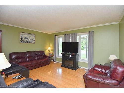 57 Haldimand Trail Road, Dunnville, ON - Indoor Photo Showing Living Room