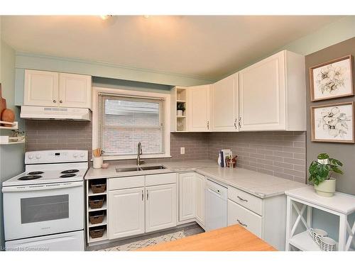 400 East 43Rd Street, Hamilton, ON - Indoor Photo Showing Kitchen With Double Sink