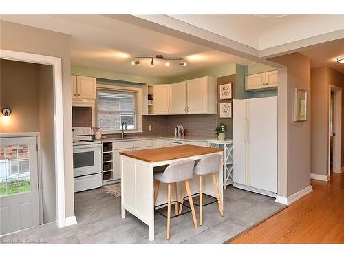 400 East 43Rd Street, Hamilton, ON - Indoor Photo Showing Kitchen