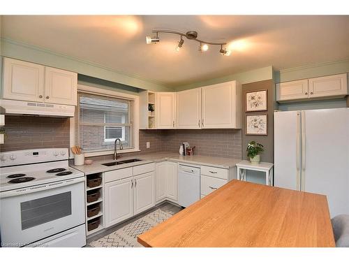 400 East 43Rd Street, Hamilton, ON - Indoor Photo Showing Kitchen With Double Sink