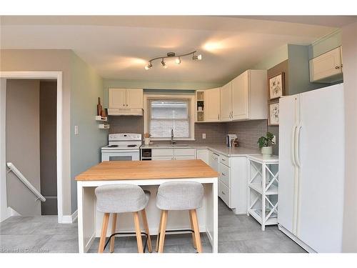 400 East 43Rd Street, Hamilton, ON - Indoor Photo Showing Kitchen With Double Sink