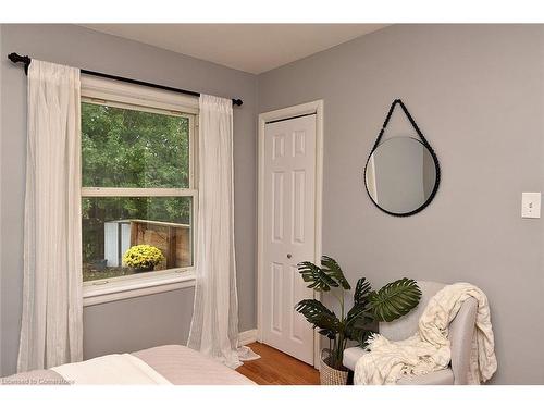 400 East 43Rd Street, Hamilton, ON - Indoor Photo Showing Bedroom