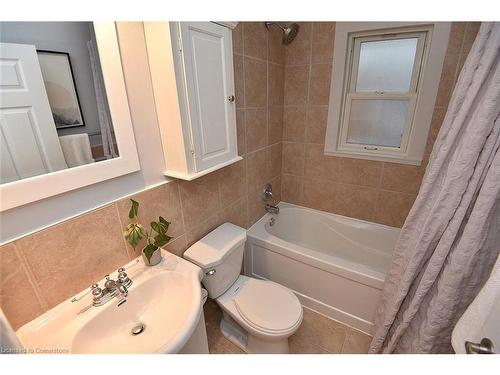 400 East 43Rd Street, Hamilton, ON - Indoor Photo Showing Bathroom