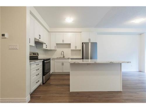 92-100 Beddoe Drive, Hamilton, ON - Indoor Photo Showing Kitchen With Upgraded Kitchen