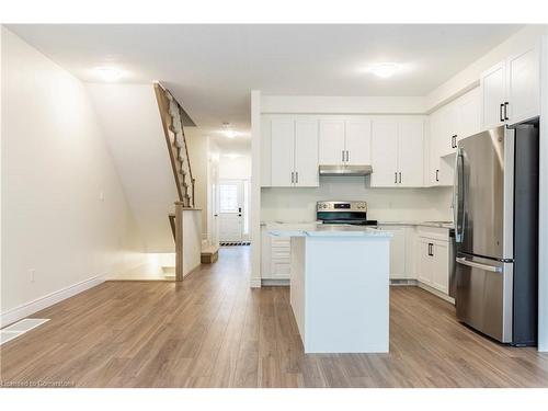 92-100 Beddoe Drive, Hamilton, ON - Indoor Photo Showing Kitchen