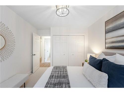 3150 Bentworth Drive, Burlington, ON - Indoor Photo Showing Bedroom