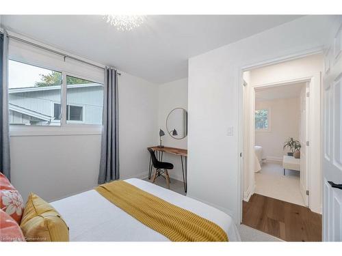 3150 Bentworth Drive, Burlington, ON - Indoor Photo Showing Bedroom