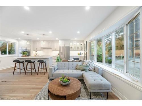 3150 Bentworth Drive, Burlington, ON - Indoor Photo Showing Living Room