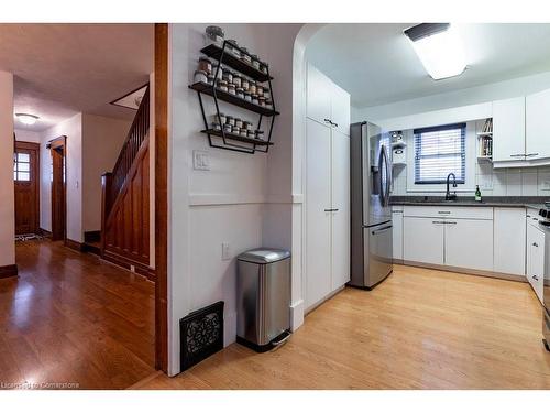 14 Glendale Avenue N, Hamilton, ON - Indoor Photo Showing Kitchen