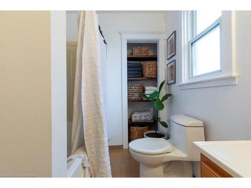 14 Glendale Avenue N, Hamilton, ON - Indoor Photo Showing Bathroom