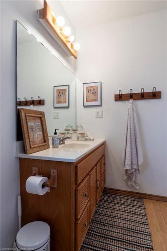 14 Glendale Avenue N, Hamilton, ON - Indoor Photo Showing Bathroom