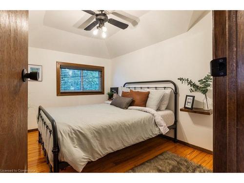 14 Glendale Avenue N, Hamilton, ON - Indoor Photo Showing Bedroom