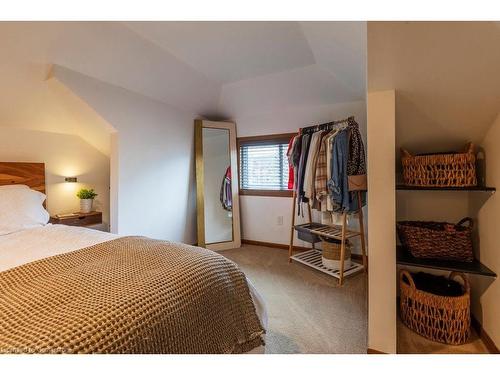 14 Glendale Avenue N, Hamilton, ON - Indoor Photo Showing Bedroom