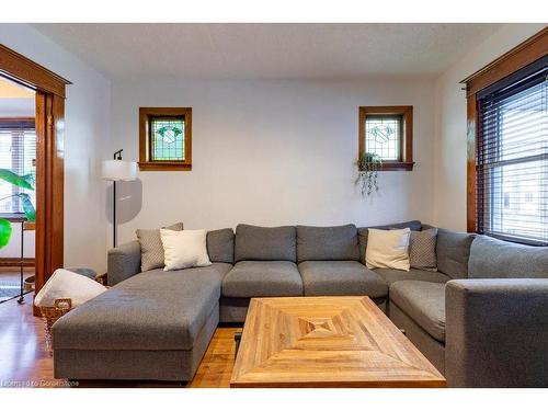 14 Glendale Avenue N, Hamilton, ON - Indoor Photo Showing Living Room