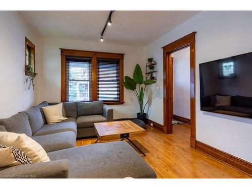 14 Glendale Avenue N, Hamilton, ON - Indoor Photo Showing Living Room