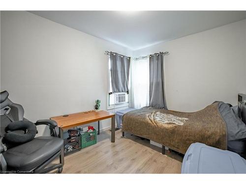 1 Plymouth Avenue, St. Catharines, ON - Indoor Photo Showing Bedroom