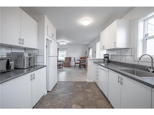 1 Plymouth Avenue, St. Catharines, ON - Indoor Photo Showing Kitchen