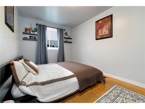 43 Adorn Court, Hamilton, ON - Indoor Photo Showing Bedroom