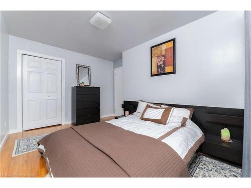 43 Adorn Court, Hamilton, ON - Indoor Photo Showing Bedroom