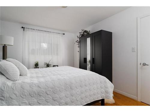 43 Adorn Court, Hamilton, ON - Indoor Photo Showing Bedroom