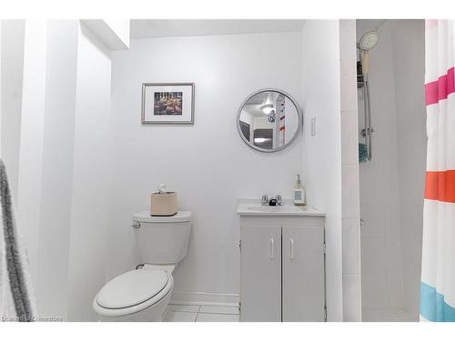 43 Adorn Court, Hamilton, ON - Indoor Photo Showing Bathroom