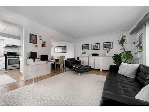 43 Adorn Court, Hamilton, ON - Indoor Photo Showing Living Room