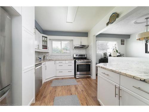 43 Adorn Court, Hamilton, ON - Indoor Photo Showing Kitchen