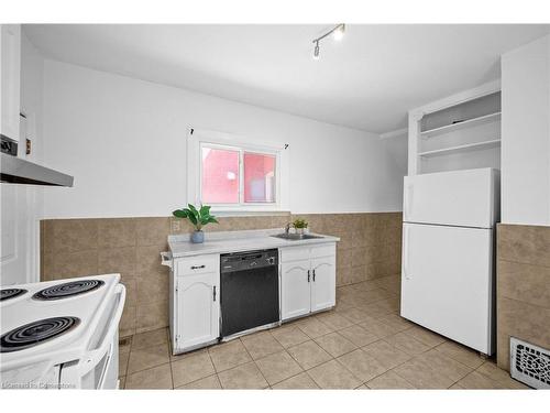 281 Wentworth Street N, Hamilton, ON - Indoor Photo Showing Kitchen