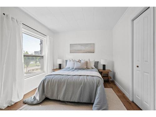 281 Wentworth Street N, Hamilton, ON - Indoor Photo Showing Bedroom