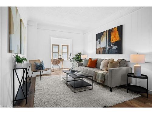 281 Wentworth Street N, Hamilton, ON - Indoor Photo Showing Living Room