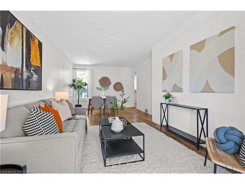 281 Wentworth Street N, Hamilton, ON - Indoor Photo Showing Living Room