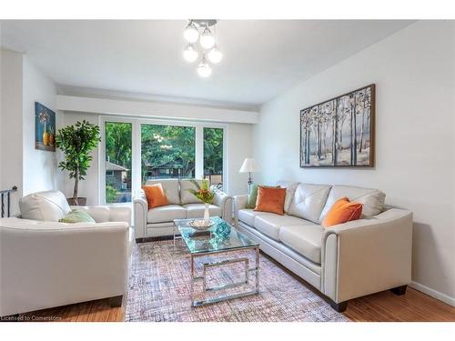 66 Purvis Drive, Hamilton, ON - Indoor Photo Showing Living Room