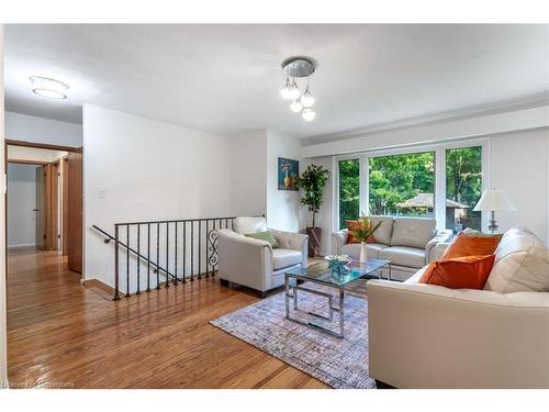 66 Purvis Drive, Hamilton, ON - Indoor Photo Showing Living Room