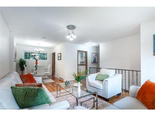 66 Purvis Drive, Hamilton, ON - Indoor Photo Showing Living Room