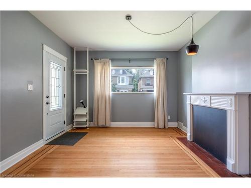 46 Rosslyn Avenue N, Hamilton, ON - Indoor Photo Showing Other Room