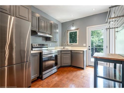 46 Rosslyn Avenue N, Hamilton, ON - Indoor Photo Showing Kitchen