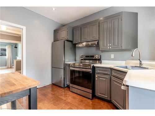 46 Rosslyn Avenue N, Hamilton, ON - Indoor Photo Showing Kitchen