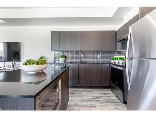 1-1121 Cooke Boulevard, Burlington, ON - Indoor Photo Showing Kitchen With Upgraded Kitchen