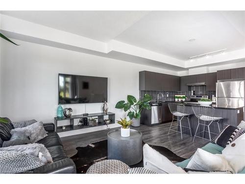 1-1121 Cooke Boulevard, Burlington, ON - Indoor Photo Showing Living Room