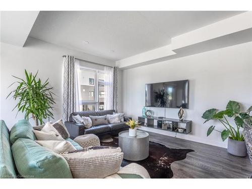 1-1121 Cooke Boulevard, Burlington, ON - Indoor Photo Showing Living Room