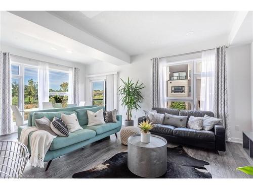 1-1121 Cooke Boulevard, Burlington, ON - Indoor Photo Showing Living Room