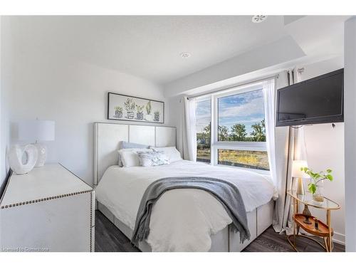 1-1121 Cooke Boulevard, Burlington, ON - Indoor Photo Showing Bedroom