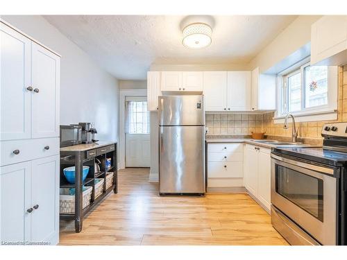 10 Welland Vale Road, St. Catharines, ON - Indoor Photo Showing Kitchen